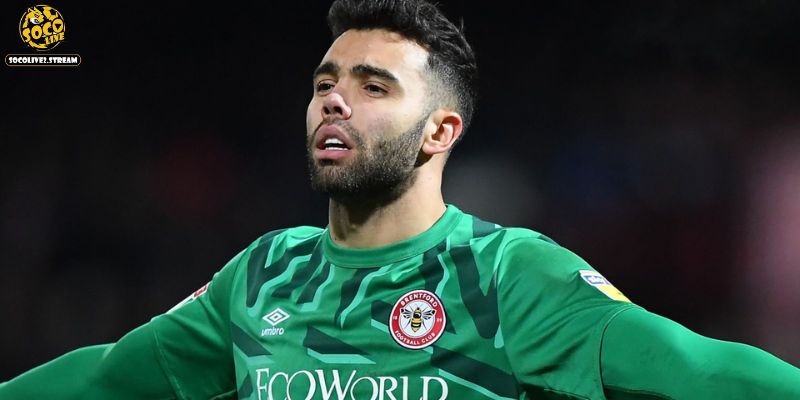 David Raya trưởng thành trong màu áo Brentford